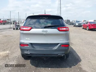 2016 Jeep Cherokee Latitude with VIN 1C4PJMCS2GW267423, listed as a IAAI auction lot 42018980 with 183,941 mi miles. Bid and sale history available at carsss.com. Image 16.