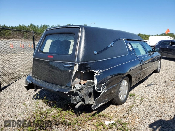 2003 Lincoln Town Car z VIN 1LJFM81WX3Y681139, wystawiony jako Copart lot #49991105 z przebiegiem 85 206 mil mil oraz Czysty tytuł • Clean title. Historia ofert i sprzedaży dostępna na DreamBid. Obrazek 3.