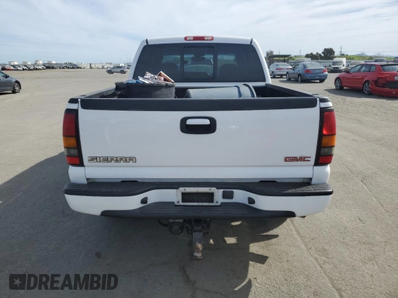 2005 GMC Sierra Denali z VIN 2GTEK63N951344416, wystawiony jako Copart lot #45877865 z przebiegiem 150 707 mil mil oraz Nie do naprawy. Historia ofert i sprzedaży dostępna na DreamBid. Obrazek 6.