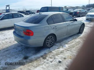 2006 BMW 3 Series 325xi with VIN WBAVD13596KV03561, listed as a IAAI auction lot 41621783 with 185,787 mi miles. Bid and sale history available at carsss.com. Image 4.