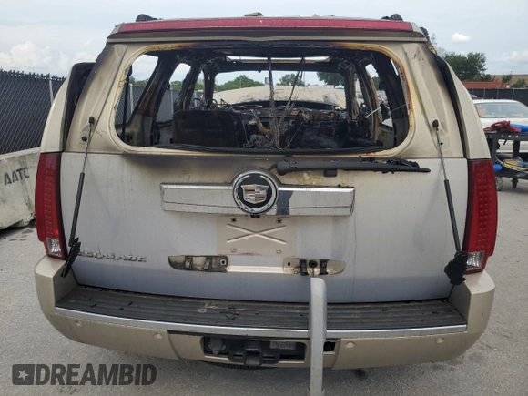 2007 Cadillac Escalade z VIN 1GYEC63847R316793, wystawiony jako Copart lot #59086055 z przebiegiem Nie podano mil oraz Nie do naprawy • Non repairable. Historia ofert i sprzedaży dostępna na DreamBid. Obrazek 6.