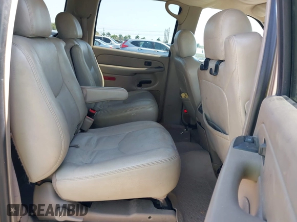 2005 GMC Yukon XL SLT with VIN 1GKEC16Z25J229939, listed as a IAAI auction lot 42064340 with 211,964 mi miles. Bid and sale history available at carsss.com. Image 8.