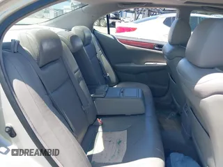 2002 Lexus ES 300 with VIN JTHBF30G820060132, listed as a IAAI auction lot 42021953 with 167,763 mi miles. Bid and sale history available at carsss.com. Image 8.