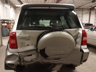 2005 Toyota RAV4 with VIN JTEHD20V250038735, listed as a IAAI auction lot 41853061 with 132,795 mi miles. Bid and sale history available at carsss.com. Image 17.