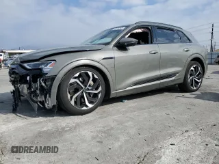 2024 Audi Q8 e-tron Premium Plus z VIN WA15AAGEXRB010931, wystawiony jako Copart lot #43275285 z przebiegiem 23 930 mil mil oraz Szkody całkowita. Historia ofert i sprzedaży dostępna na DreamBid. Obrazek 1.