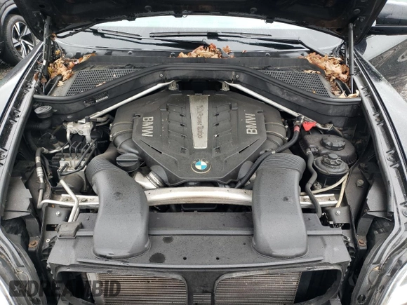 2013 BMW X6 xDrive50i z VIN 5UXFG8C55DL591991, wystawiony jako Copart lot #58042525 z przebiegiem 144 370 mil mil oraz Czysty tytuł • Clean title. Historia ofert i sprzedaży dostępna na DreamBid. Obrazek 12.