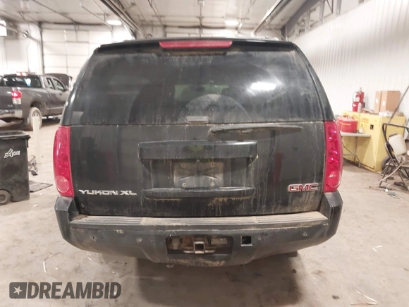 2013 GMC Yukon XL SLT z VIN 1GKS2KE78DR299361, wystawiony jako IAAI lot #41716354 z przebiegiem 283 195 mil mil oraz . Historia ofert i sprzedaży dostępna na DreamBid. Obrazek 17.