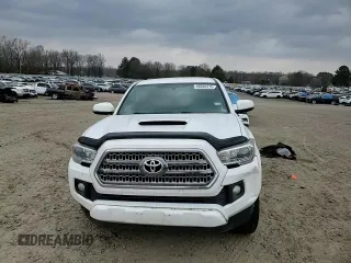 2017 Toyota Tacoma SR5 z VIN 3TMAZ5CN1HM047528, wystawiony jako Copart lot #49260315 z przebiegiem 78 361 mil mil oraz Szkody całkowita. Historia ofert i sprzedaży dostępna na DreamBid. Obrazek 11.
