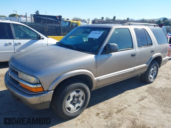 2002 Chevrolet Blazer LS z VIN 1GNDT13W52K213071, wystawiony jako IAAI lot #41336010 z przebiegiem 157 758 mil mil oraz . Historia ofert i sprzedaży dostępna na DreamBid. Obrazek 2.