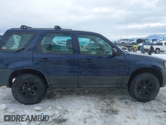 2003 Ford Escape XLS Popular with VIN 1FMYU92153KE01890, listed as a IAAI auction lot 41605087 with 109,411 mi miles. Bid and sale history available at carsss.com. Image 14.