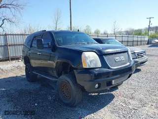 2008 GMC Yukon Denali with VIN 1GKFK63888J136525, listed as a IAAI auction lot 41975399 with 210,624 mi miles. Bid and sale history available at carsss.com. Image 1.