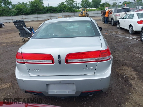 2012 Lincoln MKZ z VIN 3LNHL2GC4CR835010, wystawiony jako IAAI lot #42479902 z przebiegiem 85 133 mil mil oraz . Historia ofert i sprzedaży dostępna na DreamBid. Obrazek 16.