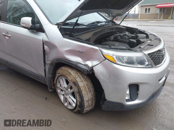 2015 Kia Sorento LX with VIN 5XYKTCA65FG632435, listed as a IAAI auction lot 41663787 with 126,722 mi miles. Bid and sale history available at carsss.com. Image 6.