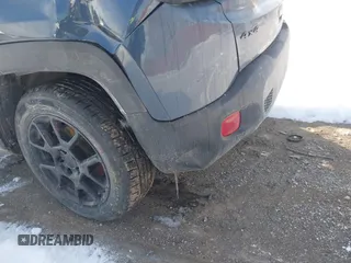 2020 Jeep Renegade Latitude z VIN ZACNJBBB3LPL87460, wystawiony jako IAAI lot #41547700 z przebiegiem 75 000 mil mil oraz . Historia ofert i sprzedaży dostępna na DreamBid. Obrazek 19.