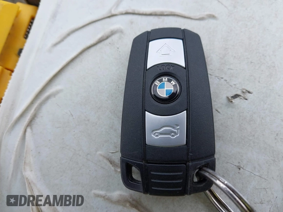 2007 BMW 3 Series 328i с VIN WBAVC53527FZ76805, выставлен на аукционе IAAI как лот 42543532 с пробегом 160 803 миль миль и . История ставок и продаж доступна на DreamBid. Изображение 11.
