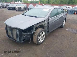 2011 Hyundai Sonata Limited z VIN 5NPEC4AC7BH304445, wystawiony jako IAAI lot #42240429 z przebiegiem 126 657 mil mil oraz . Historia ofert i sprzedaży dostępna na DreamBid. Obrazek 6.