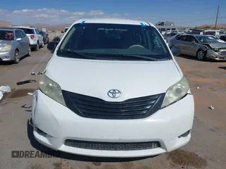 2012 Toyota Sienna z VIN 5TDZK3DCXCS251259, wystawiony jako IAAI lot #41949142 z przebiegiem Nie podano mil oraz . Historia ofert i sprzedaży dostępna na DreamBid. Obrazek 11.