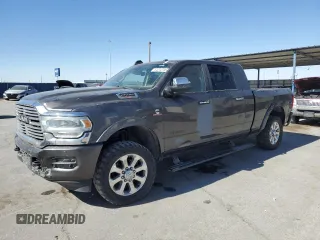 2020 Ram 2500 Laramie z VIN 3C6UR5NL2LG179740, wystawiony jako Copart lot #54212795 z przebiegiem 81 612 mil mil oraz Czysty tytuł • Clean title. Historia ofert i sprzedaży dostępna na DreamBid. Obrazek 1.