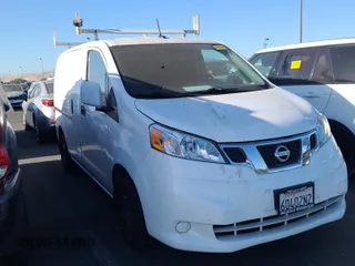 2018 Nissan NV200 SV z VIN 3N6CM0KN4JK700301, wystawiony jako IAAI lot #42832729 z przebiegiem 120 330 mil mil oraz . Historia ofert i sprzedaży dostępna na DreamBid. Obrazek 4.