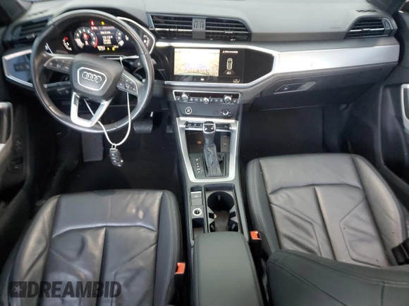 2023 Audi Q3 S line Premium z VIN WA1DECF35P1094199, wystawiony jako Copart lot #52099525 z przebiegiem 50 304 mil mil oraz Szkody całkowita. Historia ofert i sprzedaży dostępna na DreamBid. Obrazek 8.