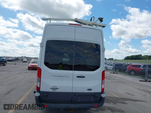 2015 Ford Transit z VIN 1FTNR3XVXFKB29374, wystawiony jako IAAI lot #42681987 z przebiegiem 190 430 mil mil oraz . Historia ofert i sprzedaży dostępna na DreamBid. Obrazek 17.