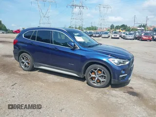 2017 BMW X1 xDrive28i z VIN WBXHT3C32H5F72371, wystawiony jako IAAI lot #42763489 z przebiegiem 79 103 mil mil oraz . Historia ofert i sprzedaży dostępna na DreamBid. Obrazek 1.