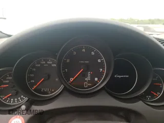 2017 Porsche Cayenne z VIN WP1AA2A23HKA87999, wystawiony jako Copart lot #57457705 z przebiegiem 27 231 mil mil oraz Szkoda całkowita • Salvage title. Historia ofert i sprzedaży dostępna na DreamBid. Obrazek 9.