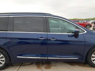 2017 Chrysler Pacifica Touring L with VIN 2C4RC1BG2HR526422, listed as a IAAI auction lot 42032839 with 180,710 mi miles and . Bid and sale history available at DreamBid. Image 13.