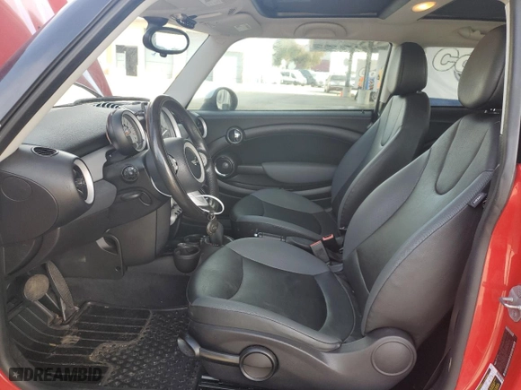 2010 MINI Cooper Hardtop with VIN WMWMF3C52ATZ63438, listed as a Copart auction lot 54424245 with 107,201 mi miles and Clean Title. Bid and sale history available at carsss.com. Image 7.