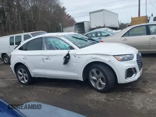 2022 Audi Q5 Sportback S line Premium Plus z VIN WA15AAFY8N2072317, wystawiony jako IAAI lot #41946730 z przebiegiem 49 510 mil mil oraz . Historia ofert i sprzedaży dostępna na DreamBid. Obrazek 12.