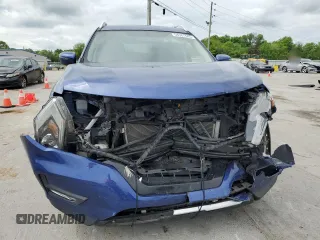 2017 Nissan Rogue SV z VIN JN8AT2MT6HW142006, wystawiony jako Copart lot #54361505 z przebiegiem 67 541 mil mil oraz Szkody całkowita. Historia ofert i sprzedaży dostępna na DreamBid. Obrazek 5.
