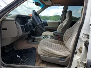 1995 Jeep Grand Cherokee Laredo с VIN 1J4GZ58S5SC724222, выставлен на аукционе Copart как лот 57837155 с пробегом 246 303 миль миль и Списание • Salvage title. История ставок и продаж доступна на DreamBid. Изображение 7.