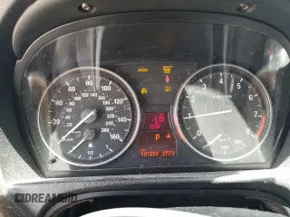 2009 BMW 3 Series 328i z VIN WBAWL13559PX25092, wystawiony jako Copart lot #61066185 z przebiegiem 101 259 mil mil oraz Szkoda całkowita • Salvage title. Historia ofert i sprzedaży dostępna na DreamBid. Obrazek 9.
