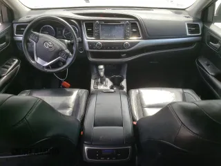 2017 Toyota Highlander XLE z VIN 5TDJZRFH7HS371631, wystawiony jako Copart lot #57122355 z przebiegiem 97 918 mil mil oraz Szkoda całkowita • Salvage title. Historia ofert i sprzedaży dostępna na DreamBid. Obrazek 8.