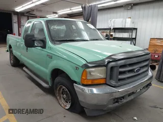 1999 Ford Super Duty F-250 XL with VIN 1FTNX20F9XEA58381, listed as a IAAI auction lot 40625121 with 321,045 mi miles. Bid and sale history available at carsss.com. Image 1.