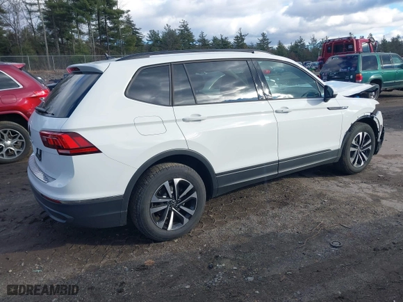 2024 Volkswagen Tiguan S with VIN 3VVRB7AXXRM146228, listed as a IAAI auction lot 40992502 with 2,392 mi miles. Bid and sale history available at carsss.com. Image 4.