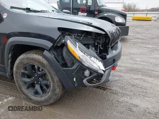 2016 Jeep Cherokee Trailhawk with VIN 1C4PJMBS6GW113069, listed as a IAAI auction lot 41757725 with 125,029 mi miles. Bid and sale history available at carsss.com. Image 6.