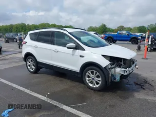 2018 Ford Escape SE z VIN 1FMCU9GDXJUC38393, wystawiony jako IAAI lot #42255098 z przebiegiem 134 275 mil mil oraz . Historia ofert i sprzedaży dostępna na DreamBid. Obrazek 1.