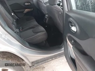 2017 Jeep Cherokee Latitude с VIN 1C4PJLCS2HW596098, выставлен на аукционе IAAI как лот 41409241 с пробегом 93 569 миль миль и . История ставок и продаж доступна на DreamBid. Изображение 8.