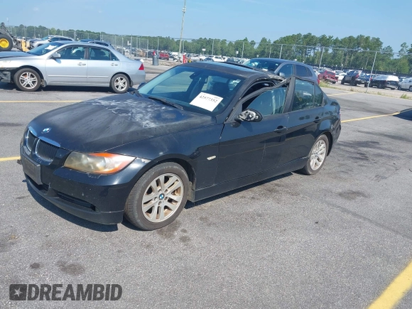 2007 BMW 3 Series 328i с VIN WBAVA335X7PG52072, выставлен на аукционе IAAI как лот 42577352 с пробегом 199 424 миль миль и . История ставок и продаж доступна на DreamBid. Изображение 2.