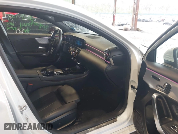 2020 Mercedes-Benz A 220 z VIN W1K3G4EB8LJ207430, wystawiony jako IAAI lot #42177595 z przebiegiem 56 148 mil mil oraz . Historia ofert i sprzedaży dostępna na DreamBid. Obrazek 5.