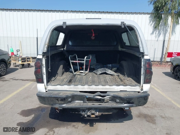 2002 GMC Sierra 2500HD SLE with VIN 1GTHK23U22F188186, listed as a IAAI auction lot 39751839 with 225,407 mi miles. Bid and sale history available at carsss.com. Image 15.