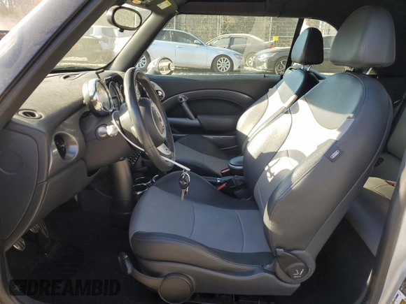 2007 MINI Convertible S с VIN WMWRH33547TJ44603, выставлен на аукционе Copart как лот 48715045 с пробегом 76 561 миль миль и Списание • Salvage title. История ставок и продаж доступна на DreamBid. Изображение 7.