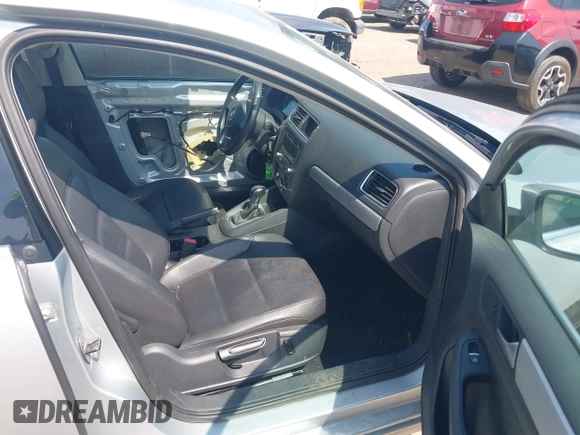 2013 Volkswagen Jetta SE with VIN 3VWDX7AJ3DM404990, listed as a IAAI auction lot 42584934 with 164,126 mi miles and . Bid and sale history available at DreamBid. Image 5.