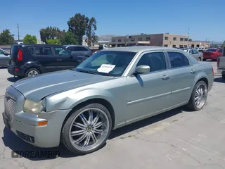 2006 Chrysler 300 Touring z VIN 2C3KA53G16H383032, wystawiony jako IAAI lot #42314175 z przebiegiem 176 657 mil mil oraz . Historia ofert i sprzedaży dostępna na DreamBid. Obrazek 6.