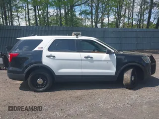 2016 Ford Police Interceptor Utility z VIN 1FM5K8AR3GGB36826, wystawiony jako IAAI lot #42177474 z przebiegiem 65 464 mil mil oraz . Historia ofert i sprzedaży dostępna na DreamBid. Obrazek 13.