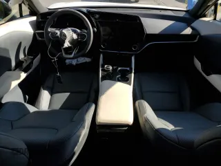 2024 Lexus RZ 300e Premium z VIN JTJABABB5RA005041, wystawiony jako Copart lot #72653024 z przebiegiem 3385 mil mil oraz Szkody całkowita. Historia ofert i sprzedaży dostępna na DreamBid. Obrazek 8.