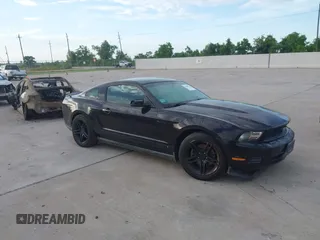 2012 Ford Mustang Premium с VIN 1ZVBP8AM5C5230822, выставлен на аукционе IAAI как лот 42647776 с пробегом 136 049 миль миль и . История ставок и продаж доступна на DreamBid. Изображение 1.