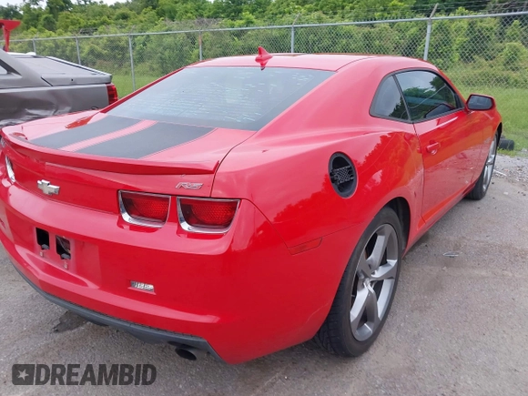 2013 Chevrolet Camaro LT z VIN 2G1FB1E37D9191210, wystawiony jako IAAI lot #42163053 z przebiegiem 316 976 mil mil oraz . Historia ofert i sprzedaży dostępna na DreamBid. Obrazek 4.