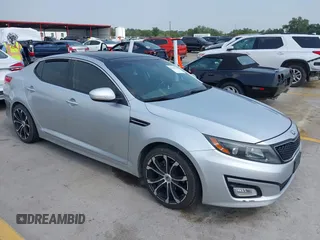2015 Kia Optima EX z VIN 5XXGN4A70FG513923, wystawiony jako IAAI lot #42281768 z przebiegiem 204 568 mil mil oraz . Historia ofert i sprzedaży dostępna na DreamBid. Obrazek 1.